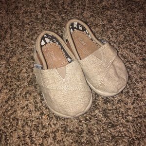 TOMS Toddler Size 4